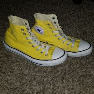 Yellow hightop converse